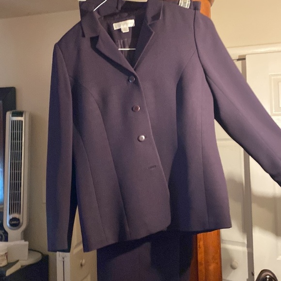 Woman’s 2 PCs suit purple pants and jacket - Picture 6 of 12